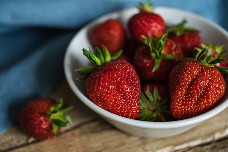 strawberries, shell, fruit-5353463.jpg