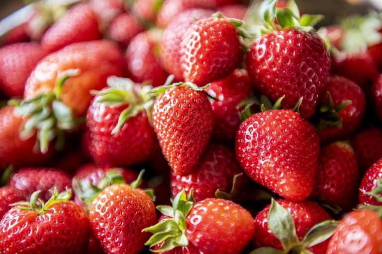 strawberry, healthy, vegan-5079237.jpg